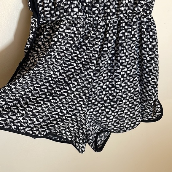 Paper Crane Romper - Picture 2 of 6